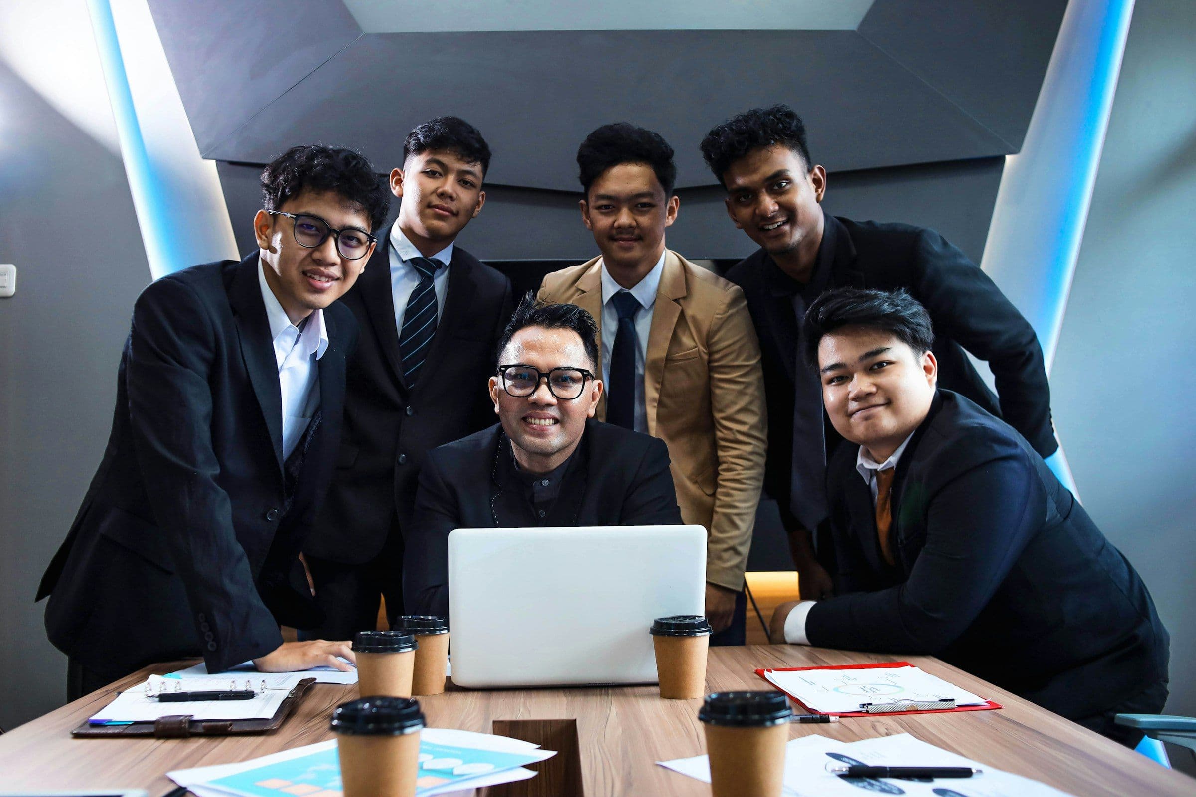 Họp cùng đối tác doanh nghiệp